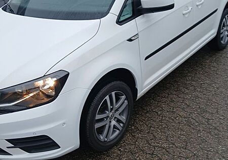 VW Caddy Volkswagen PKW Trendline BMT 4Motion