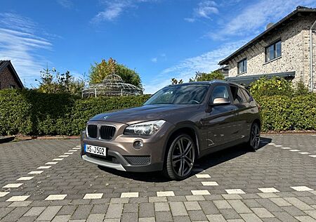 BMW X1 sDrive18i - Navi PDC Multifunktions Lenkr AHK