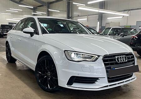 Audi A3 1.6 TDI S tronic Attraction Attraction