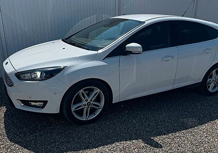 Ford Focus Titanium SHZ 182PS Euro6 168tkm TÜV2027