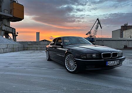 BMW 728i E38