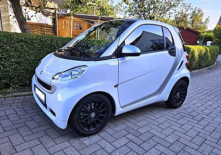 Smart ForTwo / AUTOMATIK/ LEDER/ PANO/ LMF !