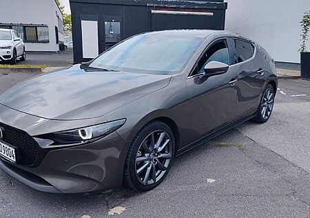 Mazda 3 2.0 e-SKY. G 122 M Hybrid Bose. Automatik.