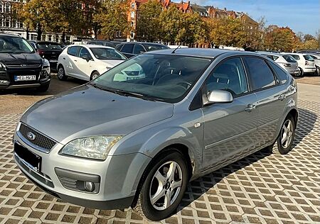 Ford Focus 1,6 Ti-VCT Ghia Ghia