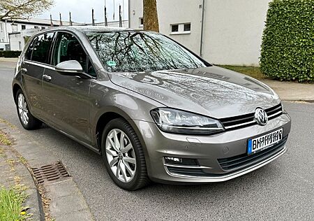 VW Golf Volkswagen VII Highline, wenig km, unfallfrei, SHZ