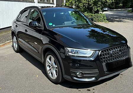 Audi Q3 2.0 TFSI S tronic quattro - S-Line schwarz