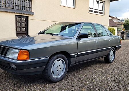 Audi 100