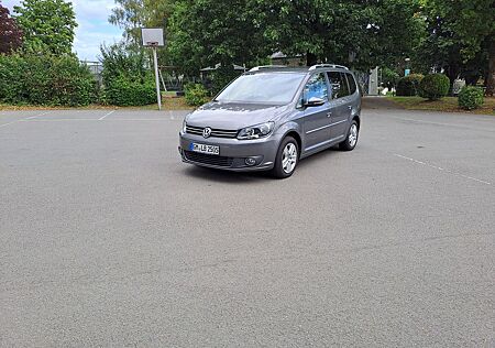 VW Touran Volkswagen 2.0 TDI 140 PS DSG Comfortline