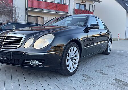 Mercedes-Benz E 500 AVANTGARDE Avantgarde 5.5 V8 Motor