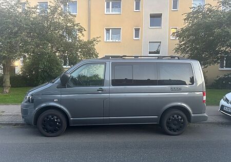 VW T5 Transporter Volkswagen / Kombi