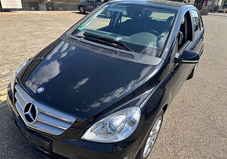 Mercedes-Benz B 180 Automatik Klima Sitzheizung PDC MB Service