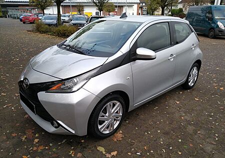 Toyota Aygo (X) Aygo (X) 1,0-l-VVT-i x-play Team Deutschland...