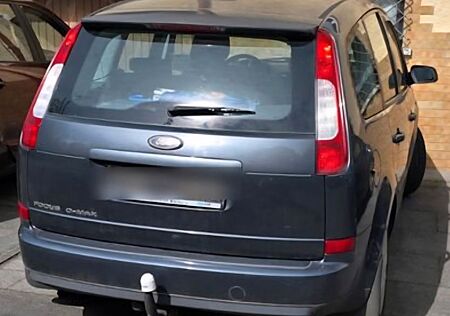 Ford C-Max mit Navigation, Anhängerkupplung