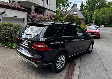 Mercedes-Benz ML 350 BlueTEC 4MATIC - Scheckheft-Gepflegt