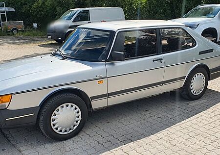 Saab 900