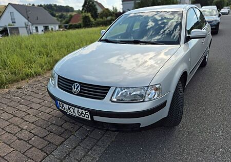 VW Passat Volkswagen 1.9 TDI Basis 2. HAND AHK