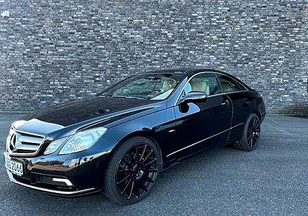 Mercedes-Benz E 350 Coupé CDI BlueEFFICIENCY AVANTG....