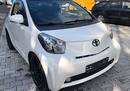 Toyota iQ +