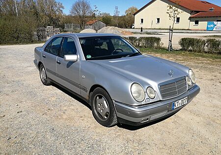 Mercedes-Benz E 240 ELEGANCE Elegance mit Prins LPG
