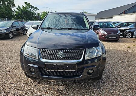 Suzuki Grand Vitara 1.9 DDIS Black and White