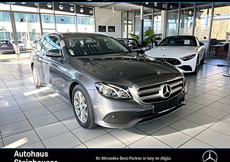 Mercedes-Benz E 220 d T AVANTGARDE/Navi/AHK/Rückfahrkamera/LED