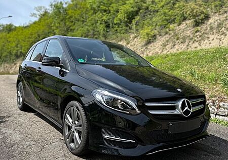Mercedes-Benz B 180 Anhängerkupplung/Panodach/Kamera