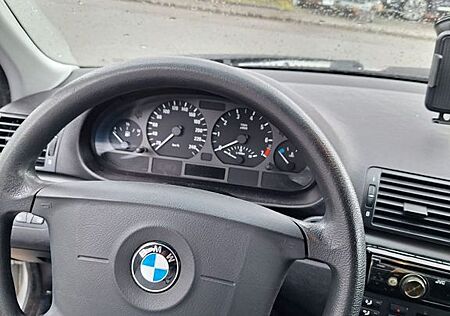 BMW 318i -