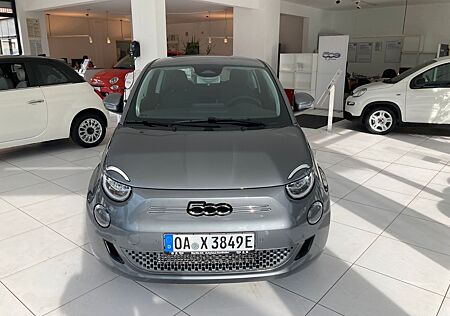 Fiat 500E 3+1: PDC, Rückfahrkamera, Navi, Carplay