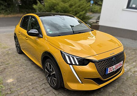 Peugeot 208 e- GT Pack+Panorama+CCS