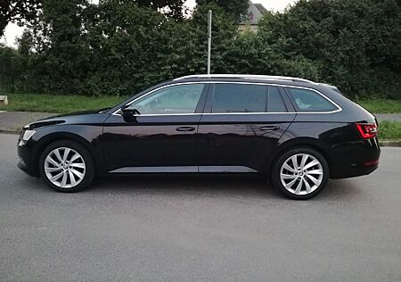 Skoda Superb 2.0 TDI DSG Style Combi Style