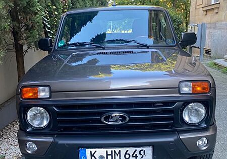 Lada Urban