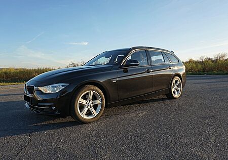 BMW 320i xDrive Touring Sport Line Automatic Spo...