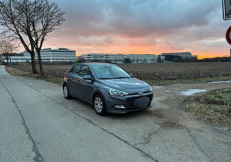 Hyundai i20 / wenig km/ Tempomat/Spurassistent