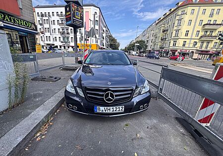 Mercedes-Benz 220 E