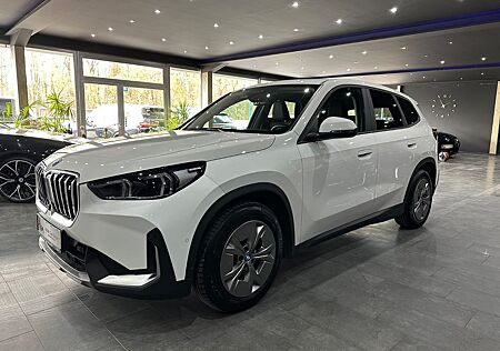 BMW iX1 30 xDrive /LEDER /PANORAMA / HEAD-UP/ KAMERA