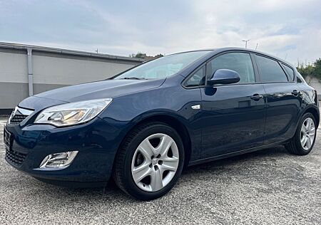 Opel Astra J Lim. 5-trg Design Edition*1Hand*Tüv-Neu*