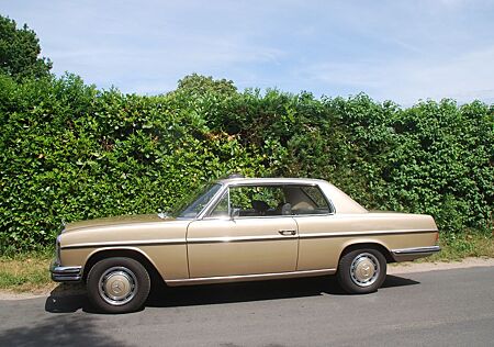 Mercedes-Benz 250 C (W114)