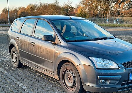 Ford Focus 1,6 Ambiente Ambiente