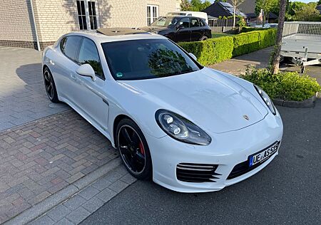Porsche Panamera GTS Sport Design LED PZ-Wartung NEU