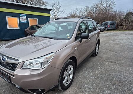 Subaru Forester 2.0i Active MT Winterpaket 1 Hand !!!