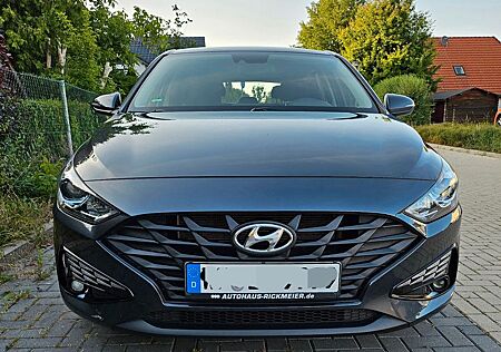 Hyundai i30 1.5 T-GDI Hybrid Select