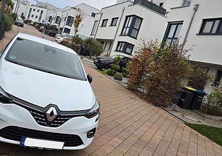 Renault Clio TCe 90 Techno (8-fach-bereift, Navi, uvm.)