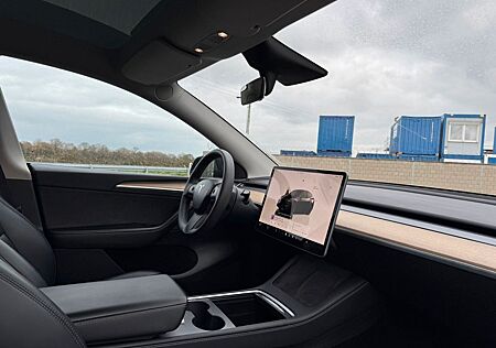 Tesla Model Y Long Range Dual AWD