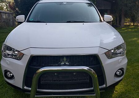 Mitsubishi Outlander 2.2 DI-D+ MIVEC Intense 4WD Intense