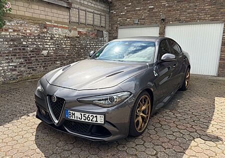 Alfa Romeo Giulia 2.9 V6 Bi-Turbo 375 kW AT8 Quadrifogl...