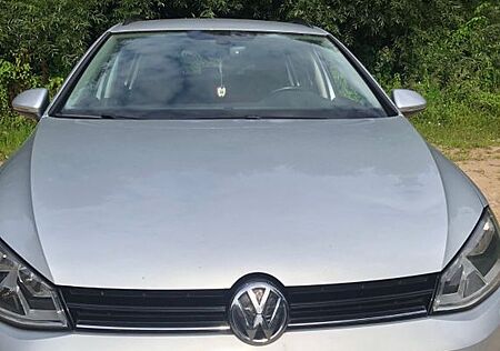 VW Golf Volkswagen 1.6 TDI BlueMotion Comfortline Variant ...