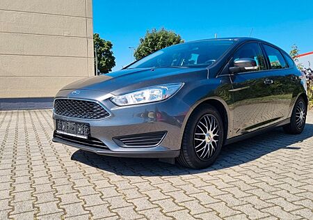 Ford Focus Lim. Trend Navi Tüv