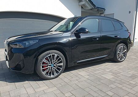 BMW iX1 xDrive30 - M Sportpaket Pro-Voll - NP 74220€