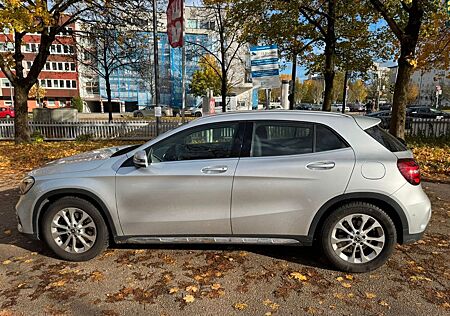 Mercedes-Benz GLA 250 AMG Line 4MATIC DCT PREIS 25.999€