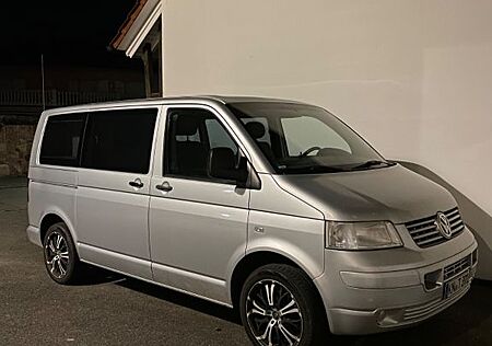 VW T5 Caravelle Volkswagen T5 Campervan